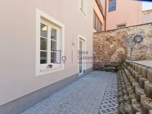 Pronájem bytu 2+kk, Jindřichův Hradec, nám. Míru, 58 m2