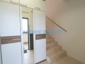 Pronájem bytu 2+kk, Praha - Vysočany, Skloněná, 60 m2