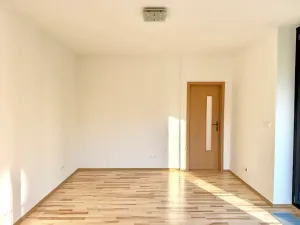 Prodej bytu 2+kk, Praha - Žižkov, Ke kapslovně, 58 m2