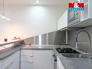 Pronájem bytu 1+1, Karlovy Vary - Dvory, 1. máje, 28 m2