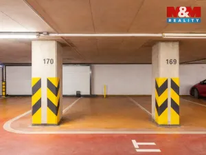 Pronájem garážového stání, Praha, Trnkovo náměstí, 16 m2