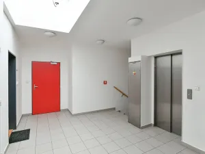 Pronájem bytu 1+kk, Praha - Vysočany, Poděbradská, 36 m2