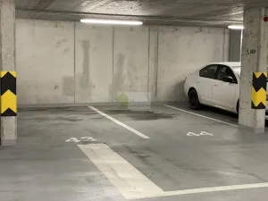 Pronájem garážového stání, Praha - Záběhlice, Choceradská, 13 m2