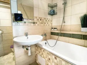 Pronájem bytu 2+kk, Liberec, Dobiášova, 42 m2