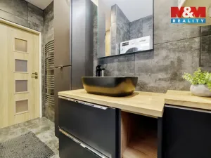 Prodej bytu 3+1, Valy, Pod Lesem, 64 m2