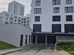 Pronájem garážového stání, Brno, třída Generála Píky, 13 m2