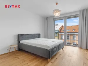 Pronájem bytu 2+kk, Praha - Karlín, Křižíkova, 79 m2