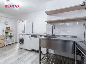 Prodej obchodního prostoru, Praha - Karlín, Pernerova, 60 m2