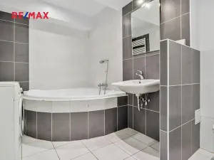 Prodej bytu 2+kk, Praha - Podolí, Podolská, 44 m2