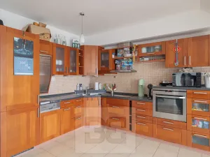 Pronájem bytu 2+kk, Praha - Dolní Chabry, U jízdárny, 81 m2