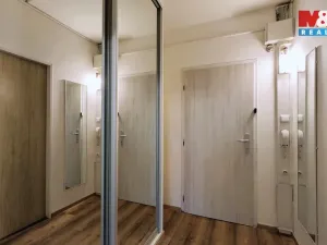 Pronájem bytu 1+kk, Praha - Troja, Svídnická, 28 m2