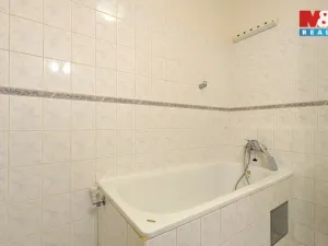 Pronájem bytu 1+kk, Praha - Troja, Svídnická, 28 m2