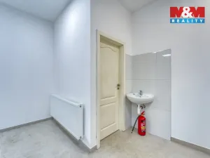 Pronájem obchodního prostoru, Plzeň - Doubravka, Zábělská, 107 m2
