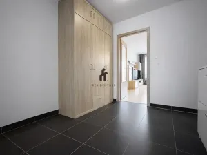 Pronájem bytu 2+kk, Praha - Hloubětín, Krylovecká, 53 m2