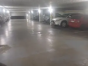 Pronájem garážového stání, Brno, Kosmova, 14 m2