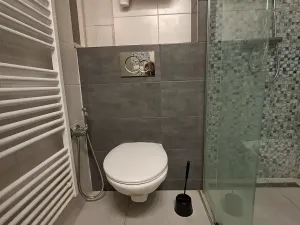 Pronájem bytu 2+kk, Praha - Kobylisy, Uzavřená, 48 m2