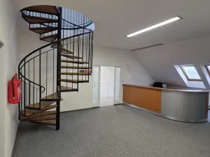 Pronájem kanceláře, Brno, Bieblova, 458 m2