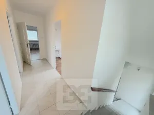 Pronájem atypického bytu, Praha - Stodůlky, Frimlova, 196 m2