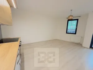 Pronájem bytu 2+kk, Praha - Modřany, Komořanská, 52 m2