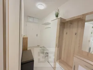 Pronájem bytu 2+kk, Praha - Modřany, Komořanská, 52 m2