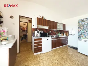 Prodej rodinného domu, Chrást, 280 m2