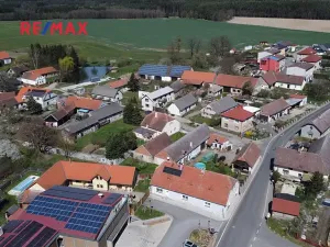 Prodej rodinného domu, Chrást, 280 m2