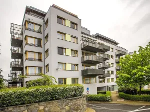 Pronájem garážového stání, Praha - Vokovice, Tibetská, 12 m2