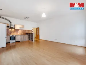 Prodej bytu 2+kk, Hostomice, Tyršovo náměstí, 61 m2
