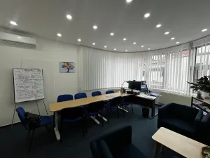 Pronájem kanceláře, Praha - Karlín, Prvního pluku, 239 m2