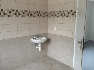 Pronájem skladu, Ostrov, 200 m2