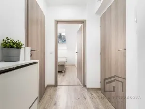 Pronájem bytu 2+kk, Praha - Libeň, Pod Labuťkou, 38 m2