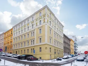 Prodej obchodního prostoru, Praha - Smíchov, Kmochova, 170 m2