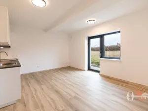 Pronájem bytu 1+kk, Praha - Uhříněves, Douchova, 32 m2