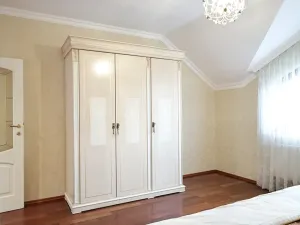 Prodej bytu 4+1, Karlovy Vary, Tylova, 182 m2