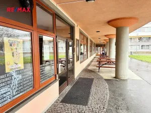 Pronájem restaurace, Praha - Lhotka, Novodvorská, 412 m2