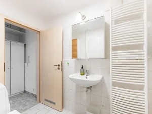 Pronájem bytu 1+kk, Praha - Hlubočepy, Chlupáčova, 29 m2