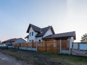 Prodej rodinného domu, Běrunice, Spojovací, 140 m2