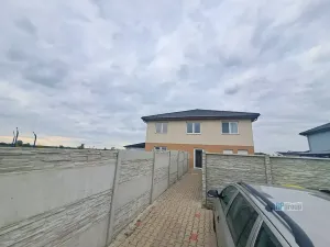 Pronájem bytu 3+kk, Polerady, 71 m2