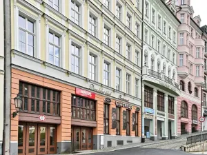 Prodej obchodního prostoru, Karlovy Vary, Divadelní náměstí, 100 m2