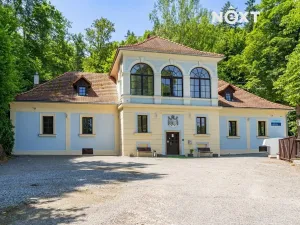 Prodej obchodního prostoru, Český Krumlov, Chvalšinská, 522 m2