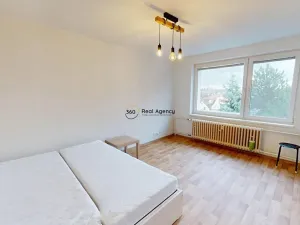 Pronájem bytu 1+kk, Praha - Zbraslav, Tunelářů, 30 m2