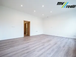 Prodej bytu 2+1, Milovice, Topolová, 66 m2