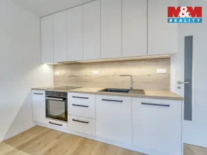Pronájem bytu 1+kk, Plzeň - Skvrňany, Františka Kováříka, 46 m2