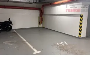 Pronájem garážového stání, Brno, Sentická, 12 m2