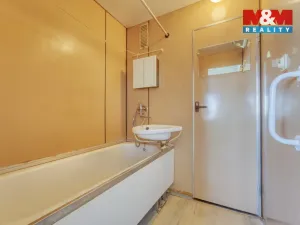 Prodej bytu 2+1, Karlovy Vary - Doubí, Modenská, 60 m2