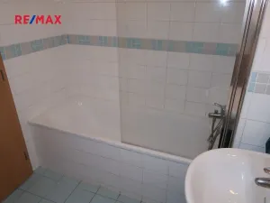 Pronájem bytu 1+kk, Praha - Hloubětín, Nepelova, 30 m2