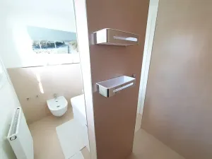 Pronájem bytu 4+1, Praha - Kobylisy, Služská, 128 m2