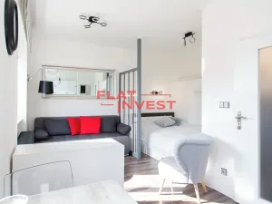 Pronájem bytu 1+kk, Praha - Kobylisy, Vršní, 28 m2