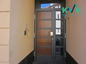 Pronájem obchodního prostoru, Karlovy Vary, Krále Jiřího, 19 m2