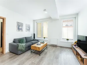 Pronájem bytu 2+kk, Praha, Plzeňská, 48 m2